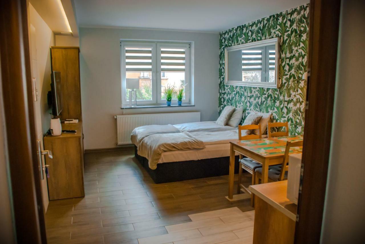 Noclegi "Boczna 5A" Apartamenty Goscinne Szczawno-Zdroj Esterno foto
